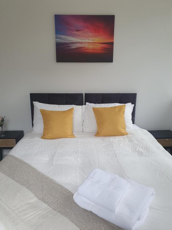 1 & 2 Bed Apartments - Desborough, Kettering, Family, Wifi, Parking Экстерьер фото