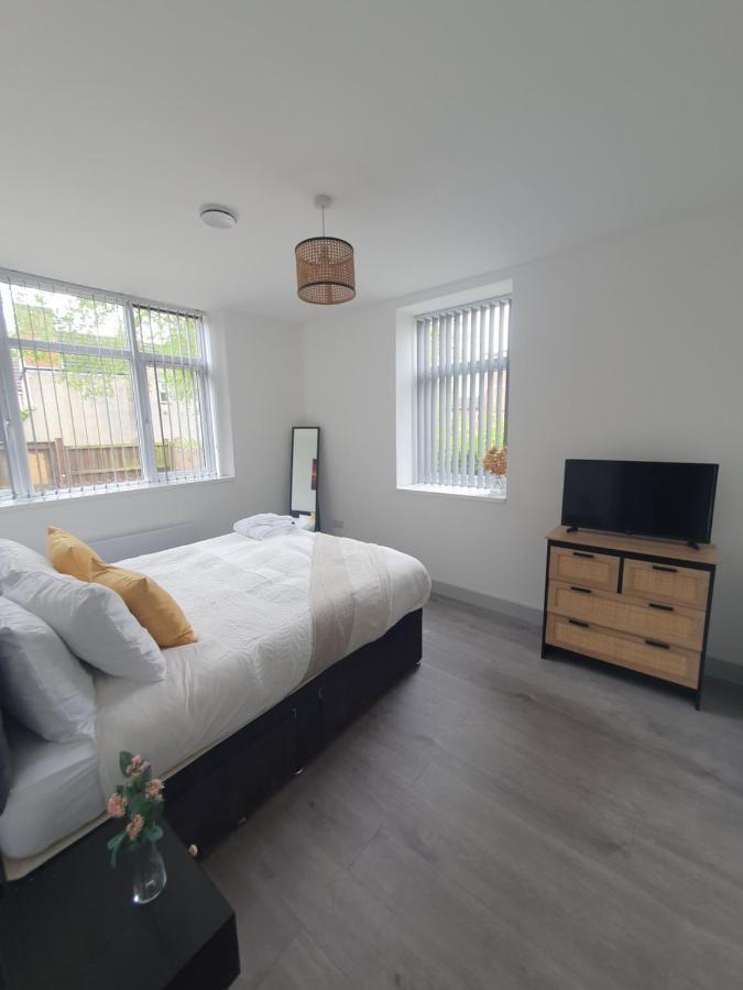 1 & 2 Bed Apartments - Desborough, Kettering, Family, Wifi, Parking Экстерьер фото