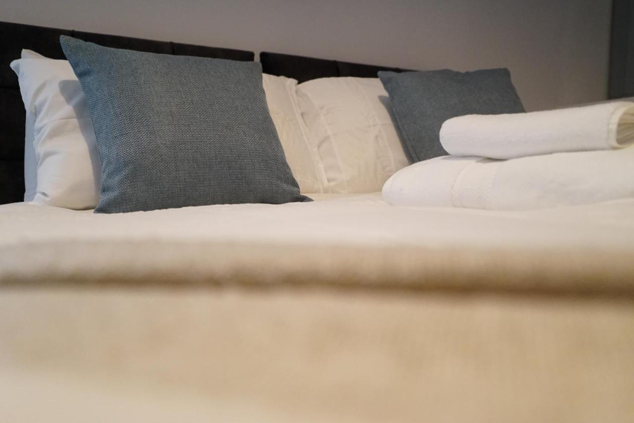1 & 2 Bed Apartments - Desborough, Kettering, Family, Wifi, Parking Экстерьер фото