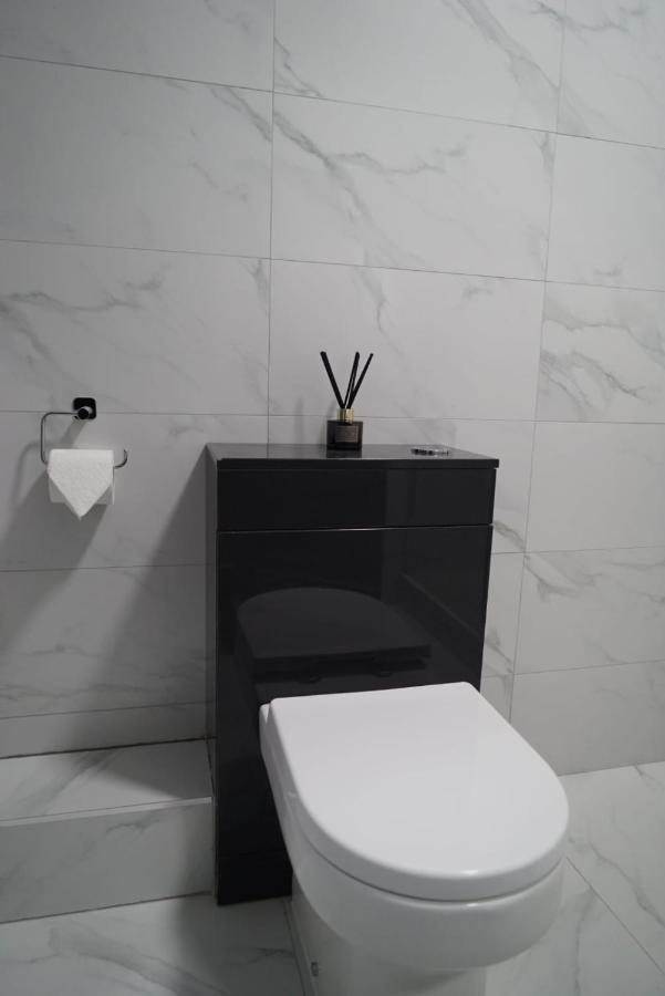 1 & 2 Bed Apartments - Desborough, Kettering, Family, Wifi, Parking Экстерьер фото