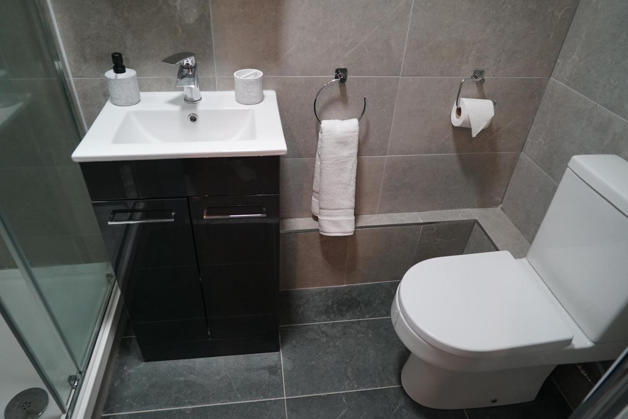 1 & 2 Bed Apartments - Desborough, Kettering, Family, Wifi, Parking Экстерьер фото