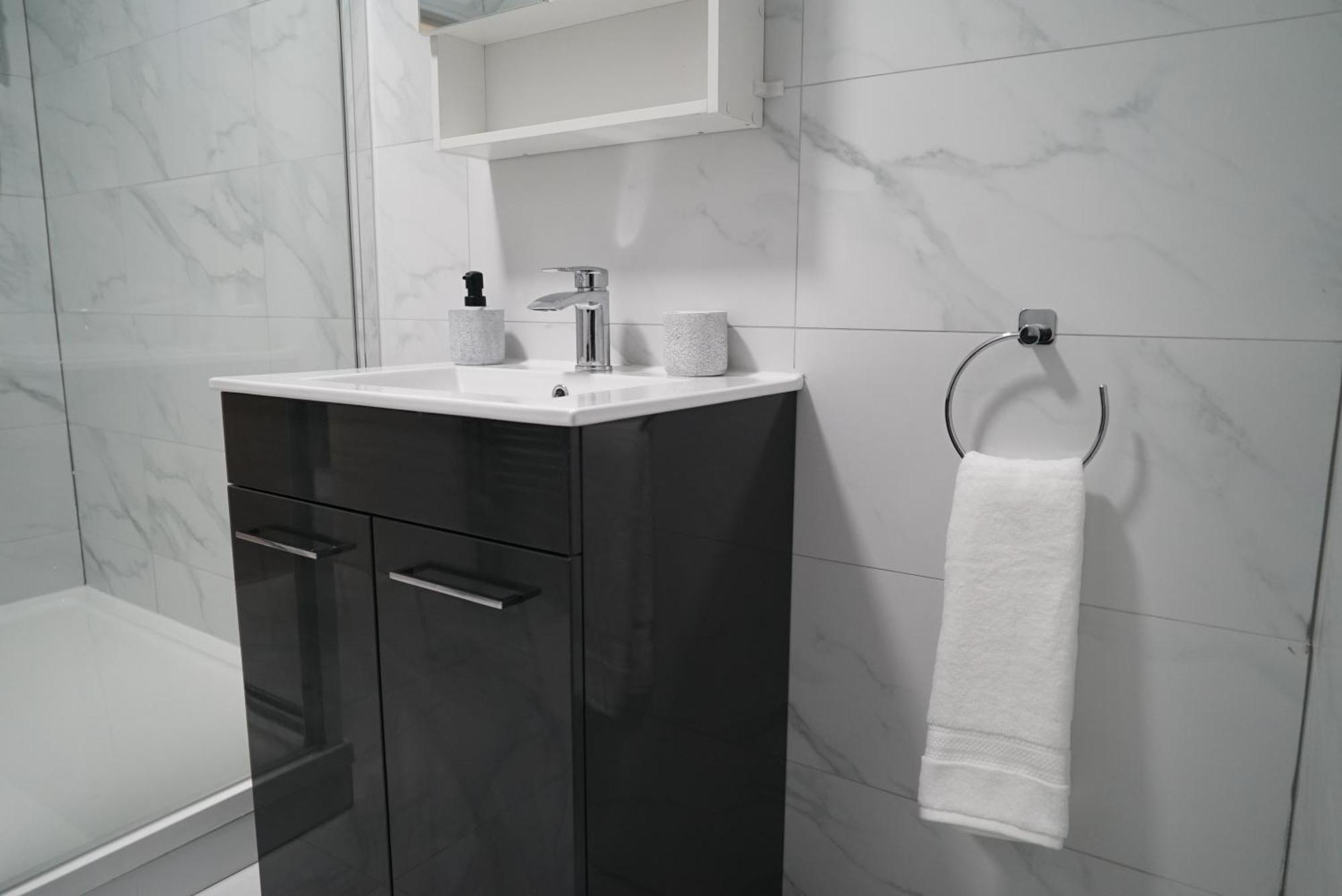 1 & 2 Bed Apartments - Desborough, Kettering, Family, Wifi, Parking Экстерьер фото