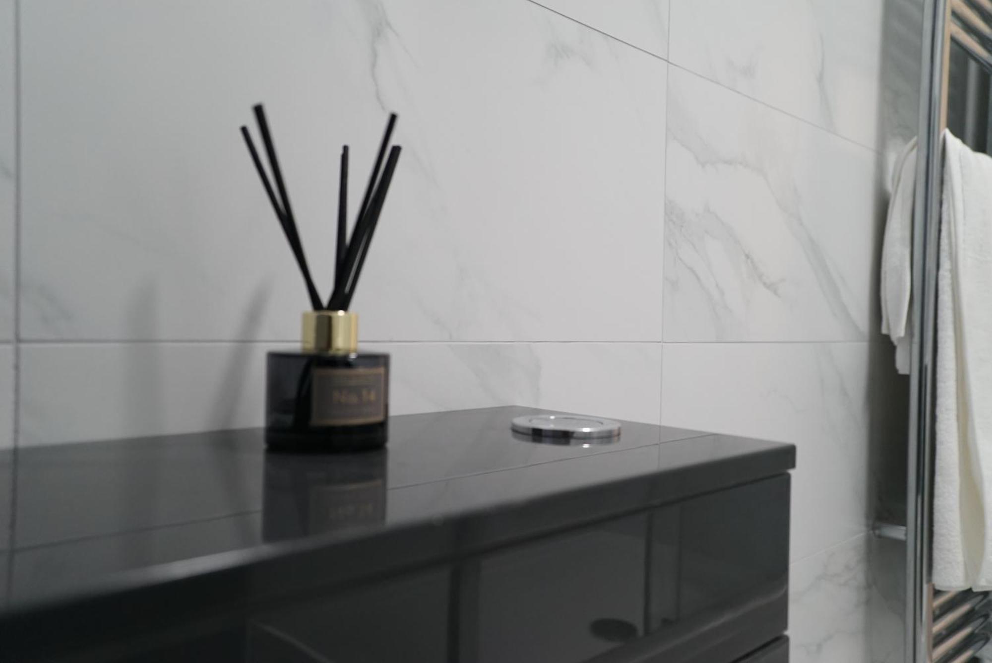 1 & 2 Bed Apartments - Desborough, Kettering, Family, Wifi, Parking Экстерьер фото